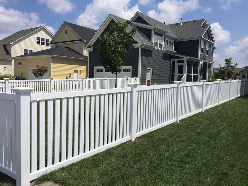 4 ft. Closed Top Picket Fence